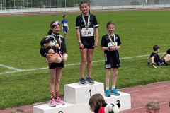 Ava-Daellenbach-auf-dem-1000m-Podest